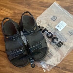 Men’s crocs size 9